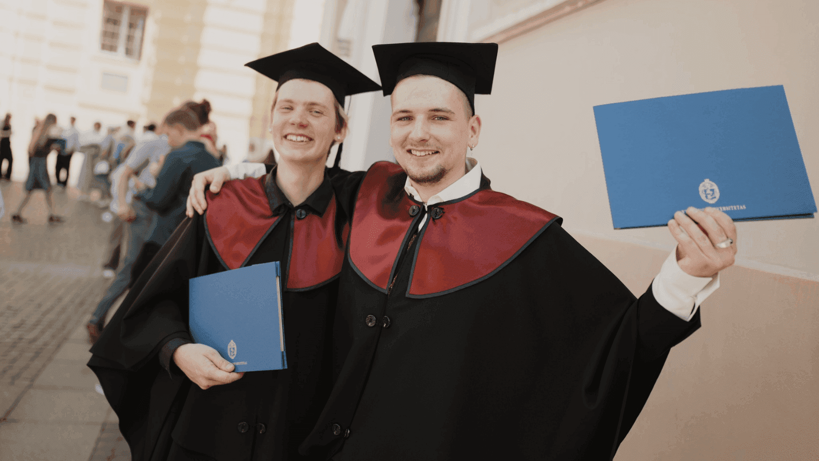 Abiturientai su diplomais